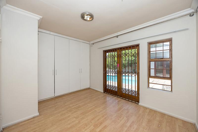 5 Bedroom Property for Sale in Bloubergrant Western Cape